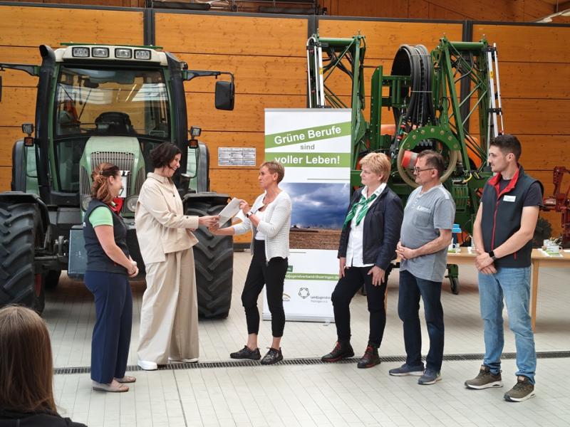 Übergabe Bildungs-Forderungskatalog an Ministerin Boos-John