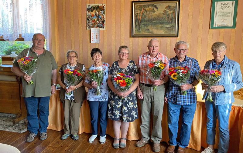 Vortand (v.l.): Fritz Sitzenfrey (Süßenborn), Gisela Vetter (Goldbach), Brigitte Rost (Gebstedt), Sabine Gottschalg (Kleinschwabhausen), Helmut Nebeling (Kleinschwabhausen), Erhard Blochberger (Großromstedt), Isa Wünscher (Umpferstedt)