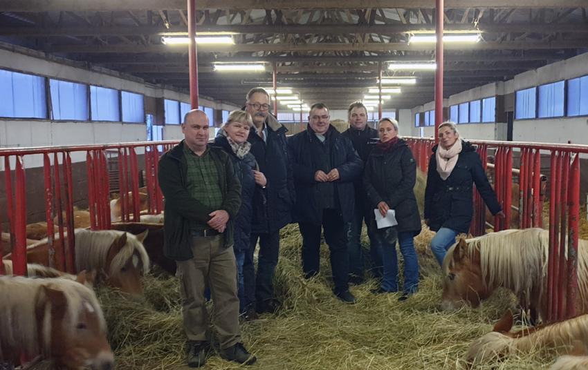 v.l.: Dr.Stefan Gutbier (stellv. Vors. KBV Saalfeld-Rudolstadt), Dr. Britta Ender (RGS-Ost), Gerald Hanke (MdB FDP), Ingo Bodtke (MdB, FDP/Agrarausschuss), Dirk Reichelt (Vors. KBV Saalfeld-Rudolstadt), Anke Sendig (Inhaberin Gestüt Meura), Helen Weber (Prokuristin Gestüt Meura)