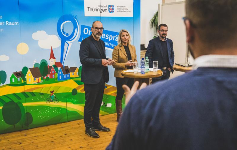 Landwirtschaftsministerin Susanna Karawanskij bei Ortsgespräch in Gera