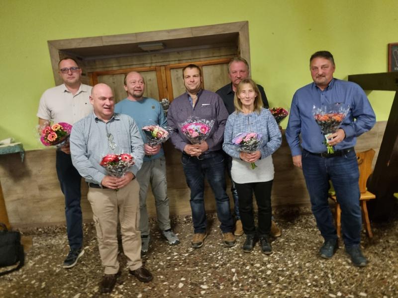 Der neue Vorstand: (v.l.) Ronny Jahn, Dr. Stefan Gutbier (Stellvertreter), Sascha Meinhardt, Dirk Reichelt (Vorsitzender), Sieghard Pohle, Gabriela Brühl und Ragnar Hercher; nicht auf dem Foto: Dr. Stefan Blöttner, Alexander Winckler, Daniel Zapfe